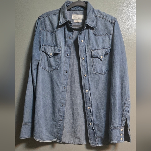 Imogene and Willie Leah Pearl Snap Denim Shirt- Medium - Picture 3 of 9